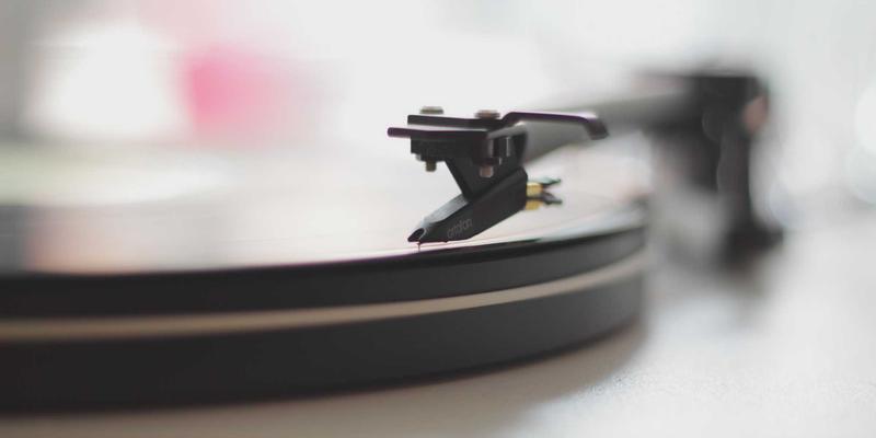 泰山尚峰人造石与天然花岗岩深度对比：如何为您的项目选择最佳石材供应方案