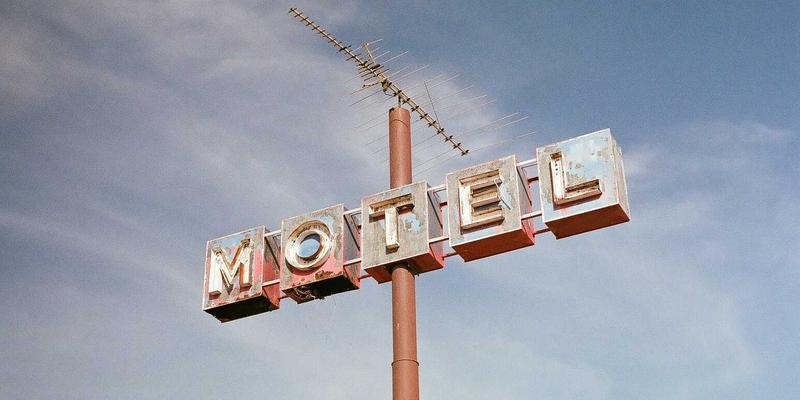 泰山尚峰大平层空间优化：人造石如何成就动静分区与隐私保护的完美平衡