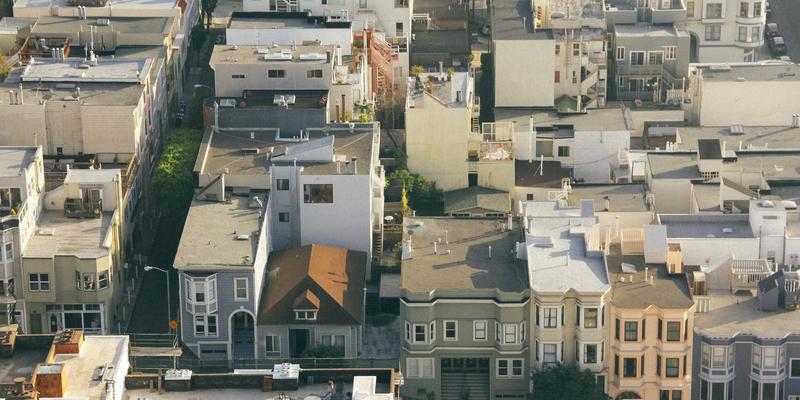 泰山尚峰户型如何通过科学设计优化采光与通风？关键建筑材料解析